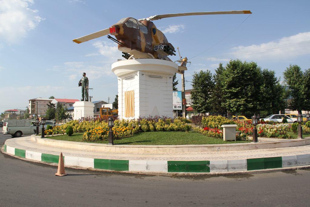 رونمایی از تندیس سرلشکر خلبان فرزانه در ماسال رونمایی از تندیس سرلشکر خلبان فرزانه در ماسال