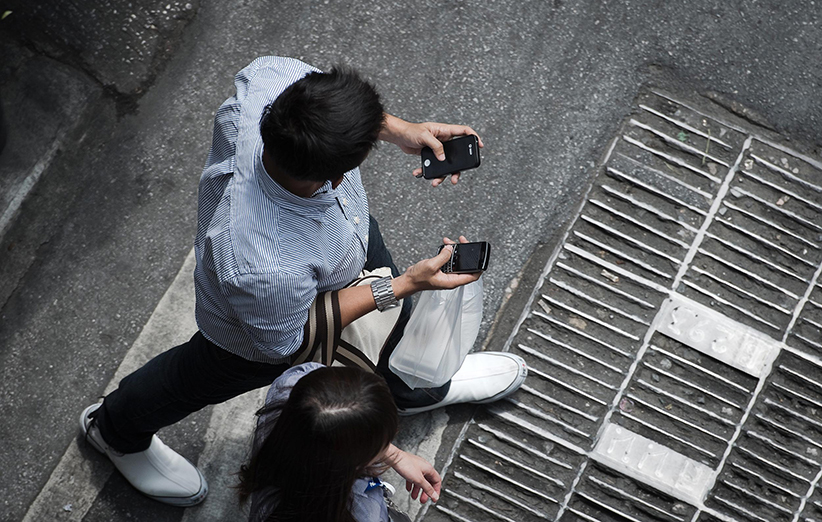 تاثیر گوشیهای هوشمند بر شیوه راه رفتن! تاثیر گوشیهای هوشمند بر شیوه راه رفتن!