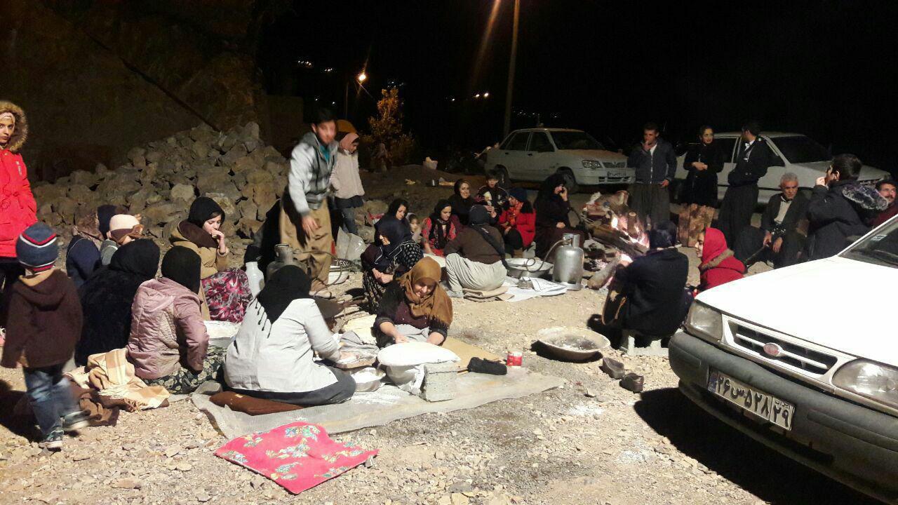 کمکهای مردم به زلزلهزدگان کرمانشاه(2) کمکهای مردم به زلزلهزدگان کرمانشاه(2)