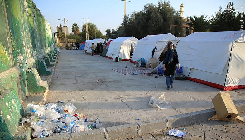 عدم جمع آوری زبالهها سلامت زلزلهزدگان را تهدید میکند عدم جمع آوری زبالهها سلامت زلزلهزدگان را تهدید میکند