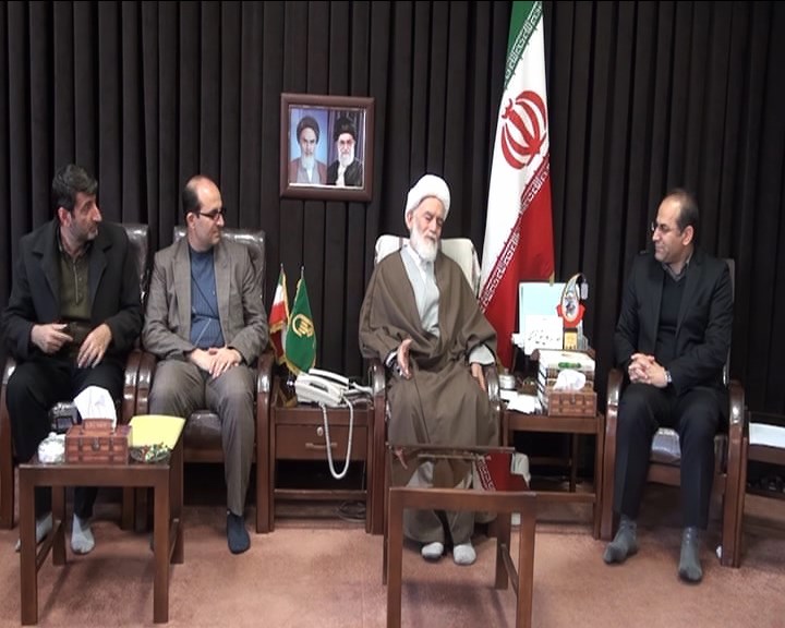دیدار متولیان نهضت سوادآموزی با امام جمعه همدان
