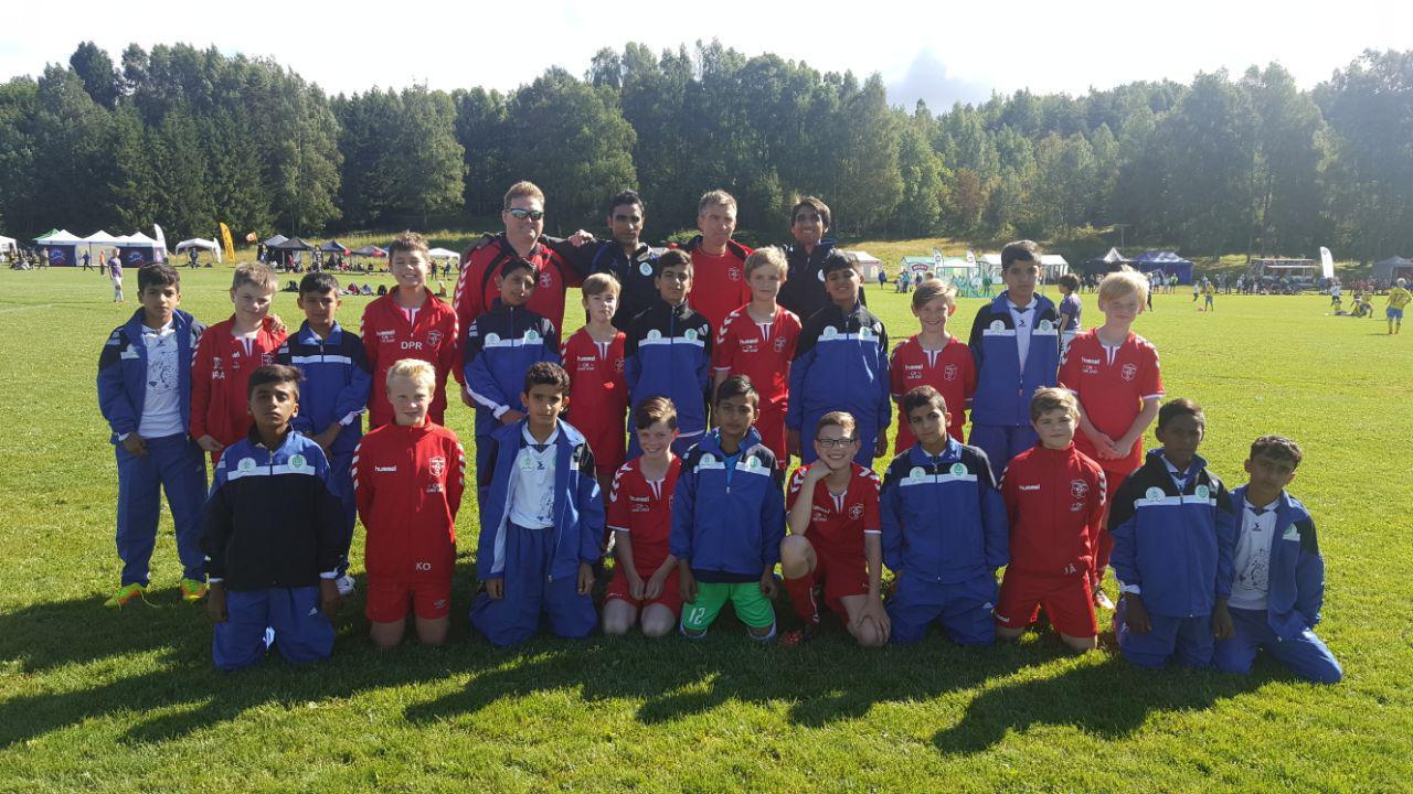 اعزام تیم فوتبال دانش اموزی قلعه گنج به نروژ