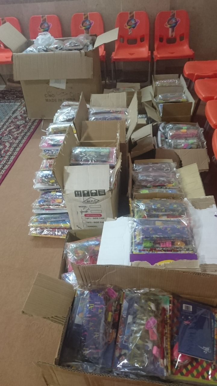 توزیع 1000بسته لوازم التحریر به دانش آموزان نیازمند نیشابوری