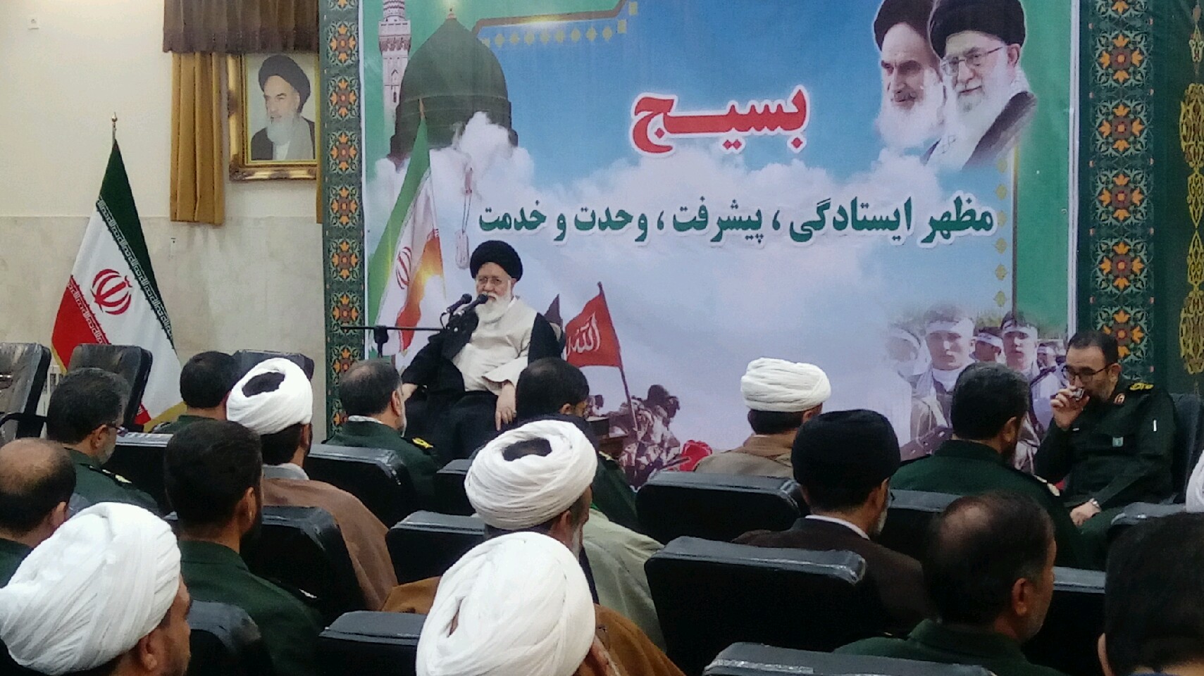  امام جمعه مشهد: بسیج، الگوی مقابله با هر جریان منحرف