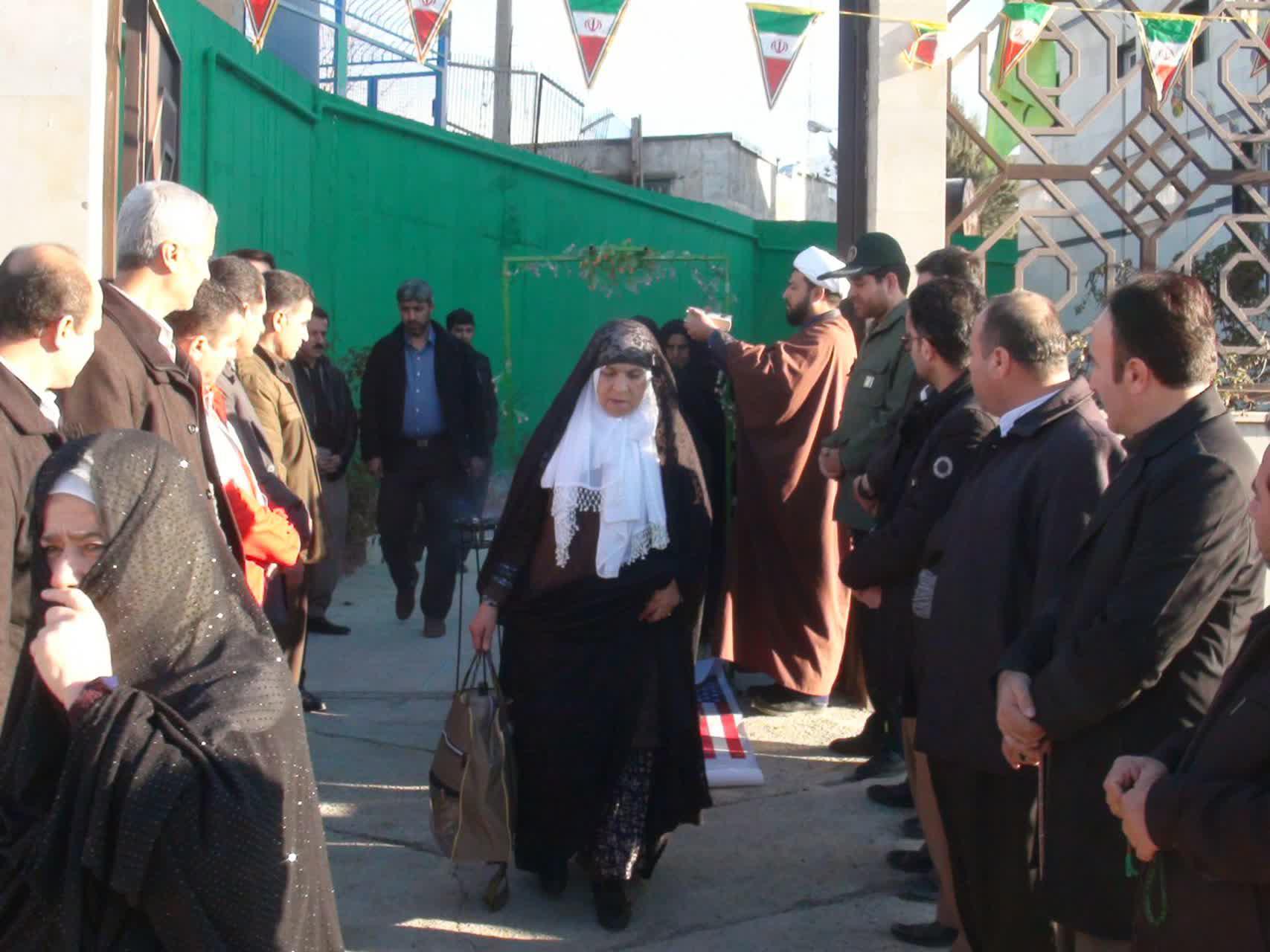 اعزام مادران و همسران شهید شهرستان جوانرود به مناطق عملیاتی غرب کشور