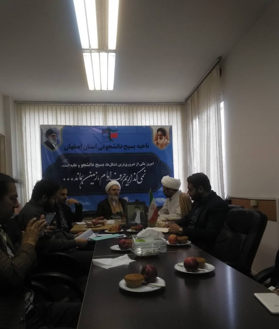 نمایندگان آگاه به مسائل روز راهی مجلس شوند