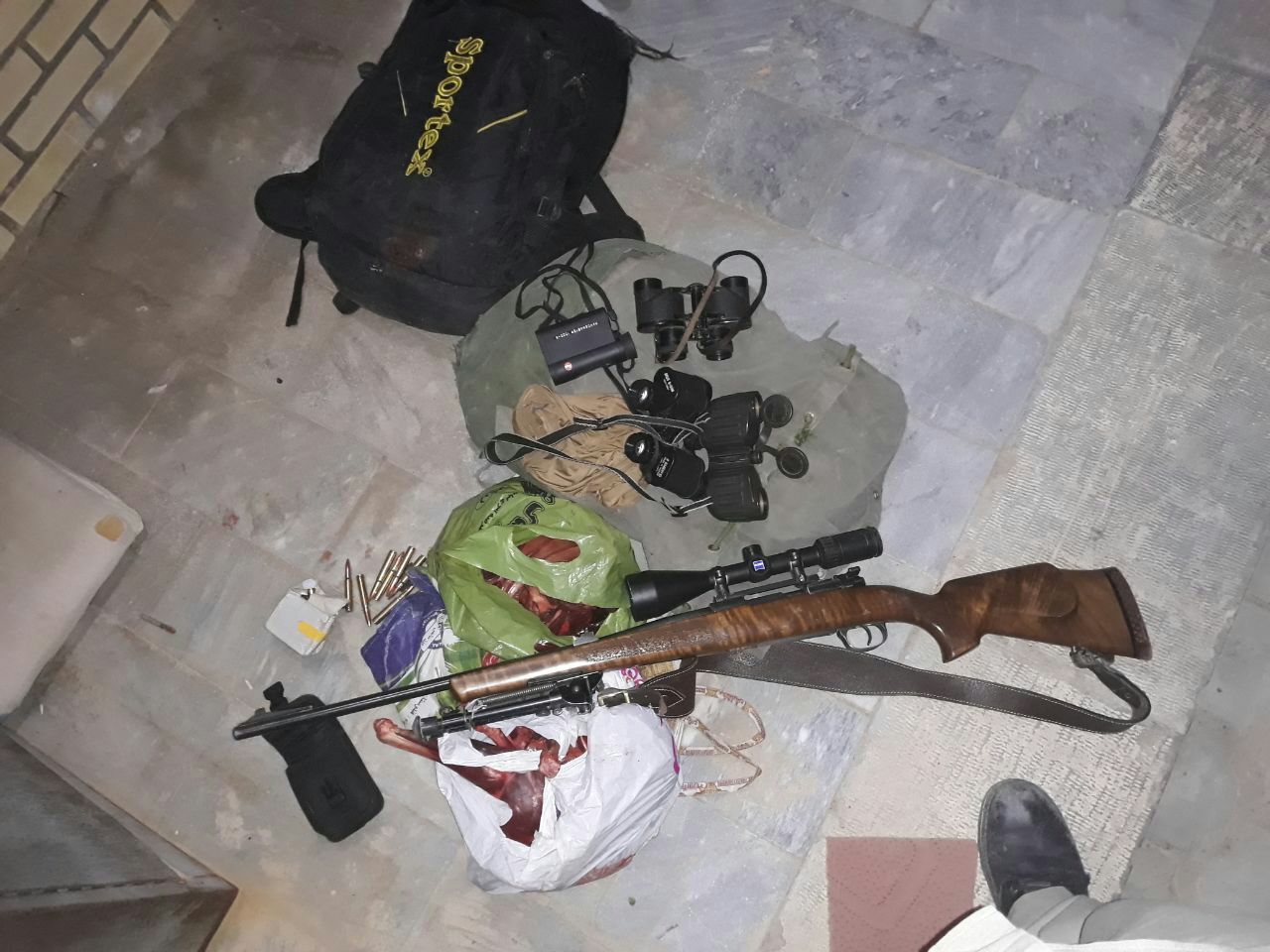 دستگیری سه شکارچی متخلف به همراه لاشه یک راس قوچ وحشی