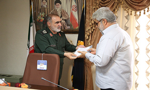 تندیس شهید «حسین ادبیان» در منطقه عملیاتی بازیدراز ساخته میشود تندیس شهید «حسین ادبیان» در منطقه عملیاتی بازیدراز ساخته میشود