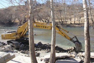 آزاد سازی تصرفات بستر و حریم رودخانه آزاد سازی تصرفات بستر و حریم رودخانه