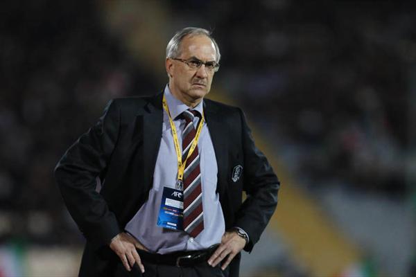 اشتیلیکه از مربیگری تیم تیانجین چین برکنار شد