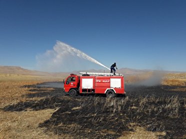 مهار آتش سوزی در تالاب کانی برازان مهاباد پس از 5 ساعت تلاش