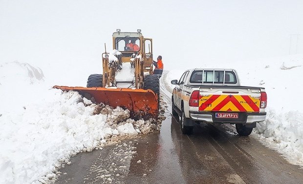 آمادگی برای راهداری زمستانی با حمل و ذخیره ۴ هزار تن نمک