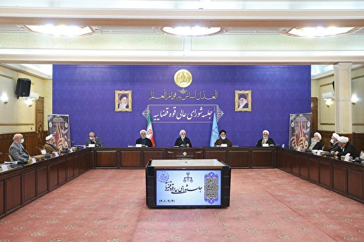 محور انجام امور قانون است