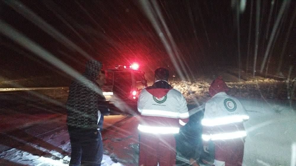 امدادرسانی به ۲۷ نفر از متاثرین برف و کولاک شهرستان شوط آذربایجان غربی