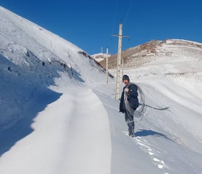 ۲۴ ساعت تلاش بی‌وقفه سیمبانان و تکنسین‌‌های مدیریت توزیع برق ایثار برای رفع مشکل پایگاه مرزی اربیلان