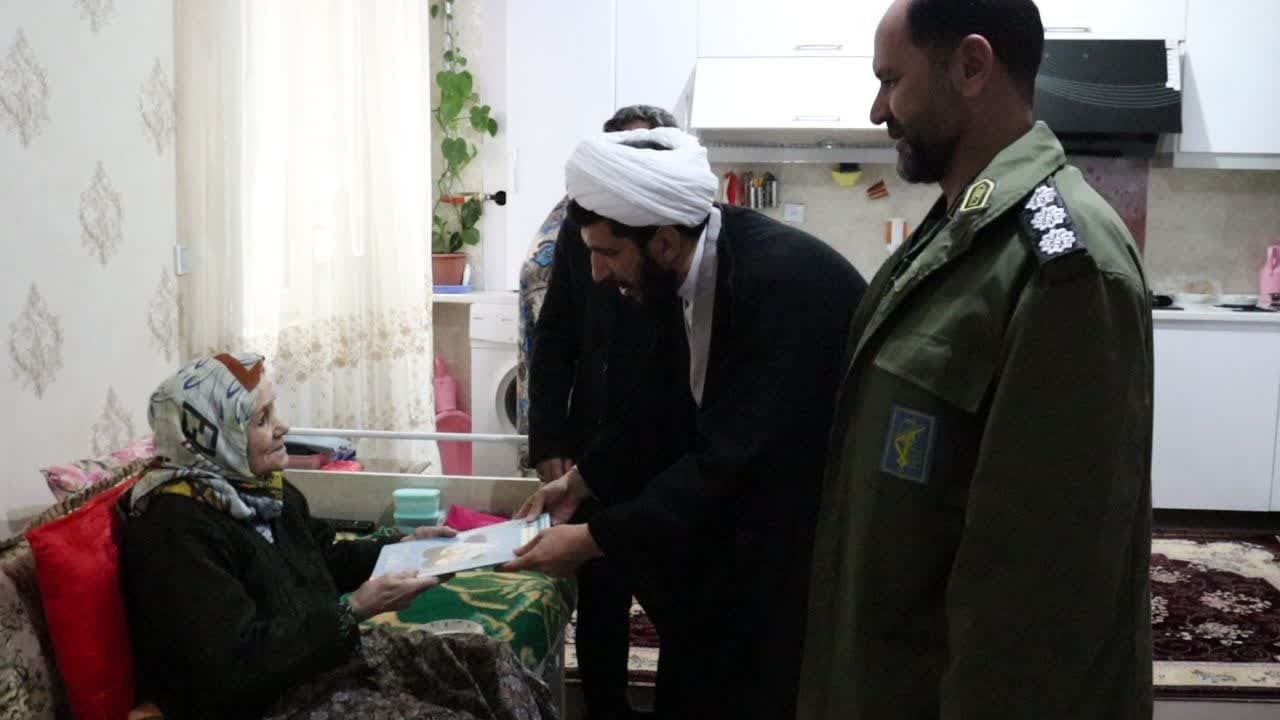 دیدار و تجلیل از خانواده ۳ شهید والا مقام در تکاب دیدار و تجلیل از خانواده ۳ شهید والا مقام در تکاب