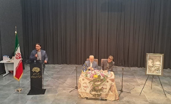 شعر ابزاری قدرتمند برای انتقال ارزشها به نسلهای آینده است شعر ابزاری قدرتمند برای انتقال ارزشها به نسلهای آینده است