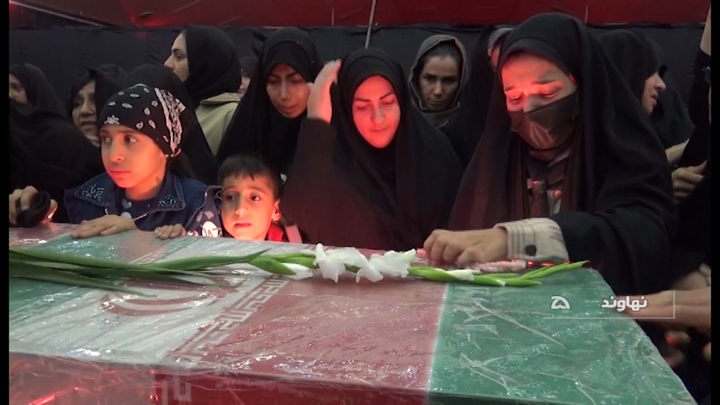 تشییع پیکر شهدای گمنام در نهاوند تشییع پیکر شهدای گمنام در نهاوند