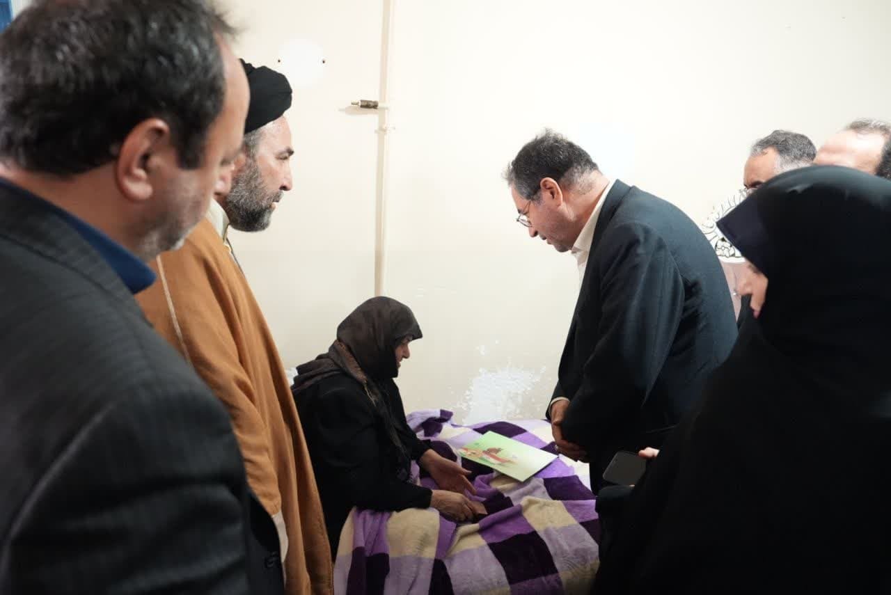 دیدار استاندار آذربایجان‌غربی با خانواده شهید ولی شاد قوشچی  در بخش انزل