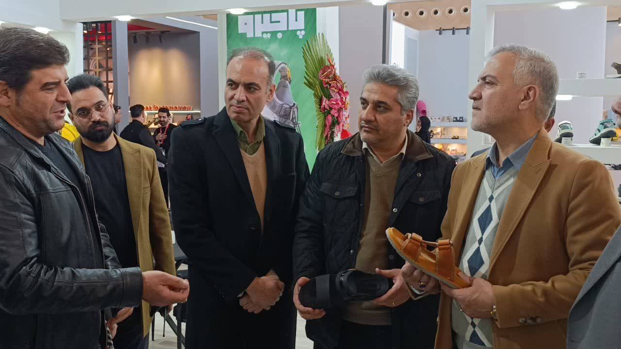 تأکید فرماندار بهارستان بر حمایت از تولیدکنندگان کفش