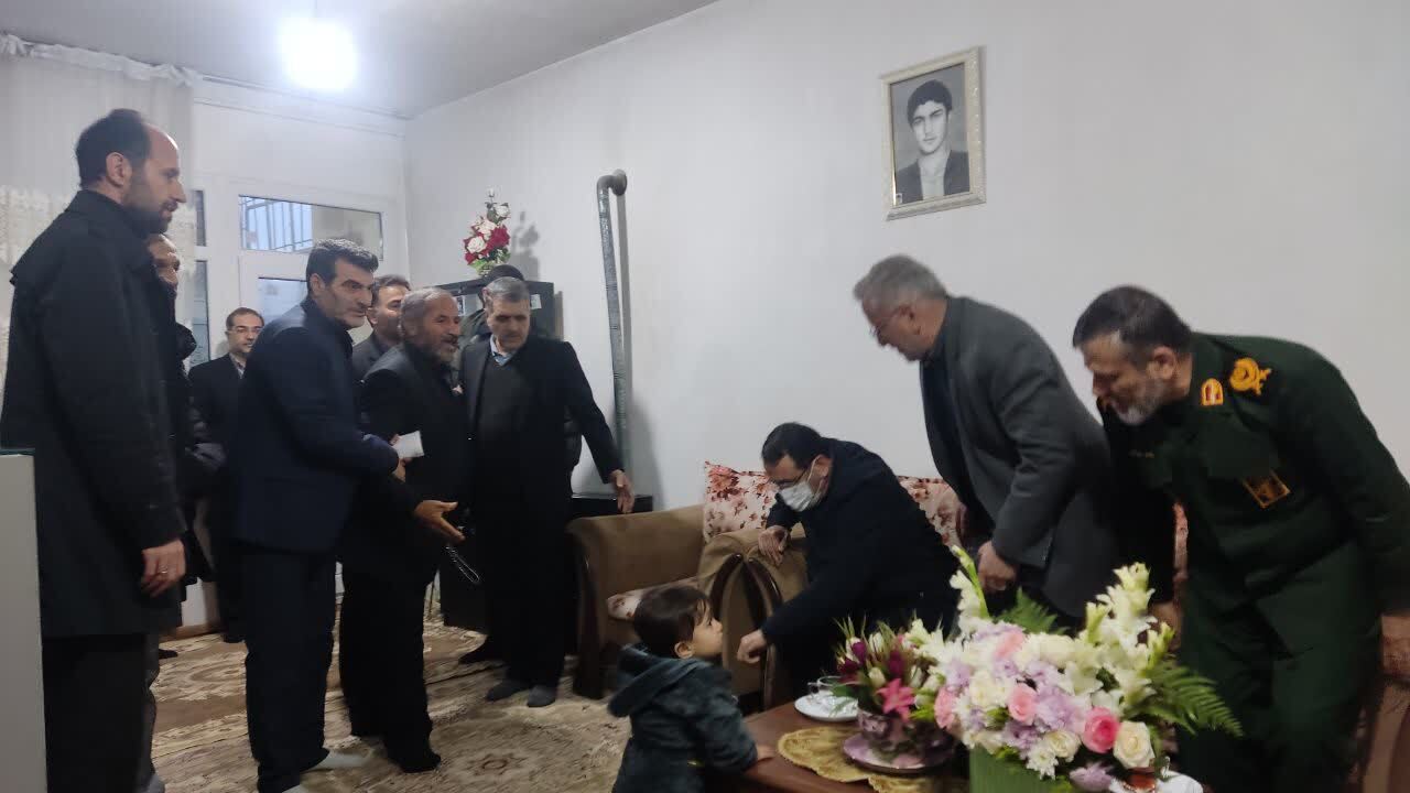 دیدار استاندار با خانواده شهید حافظ امنیت 