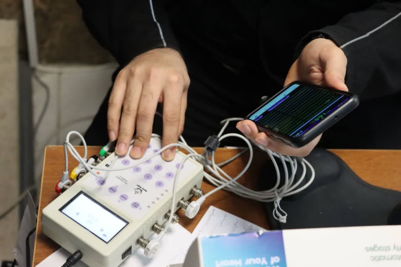 راه‌اندازی دستگاه تله‌مدیسین (ارسال آنلاین نوار قلب) در اورژانس آذربایجان‌غربی