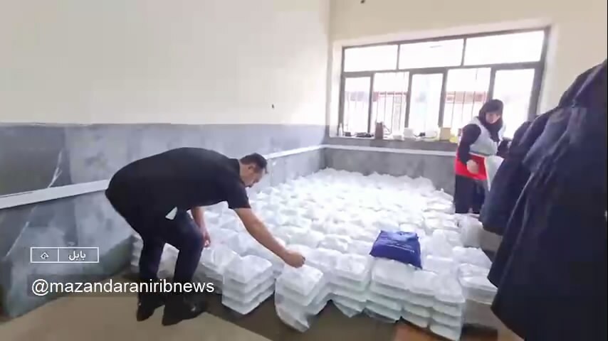 پخت ۷۲ دیگ برنج برای عزاداران حسینی توسط دانشجویان مازندرانی