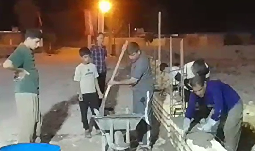 ساخت دیوار حسینیه ثارالله به همت گروه جهادی شهر دهرم