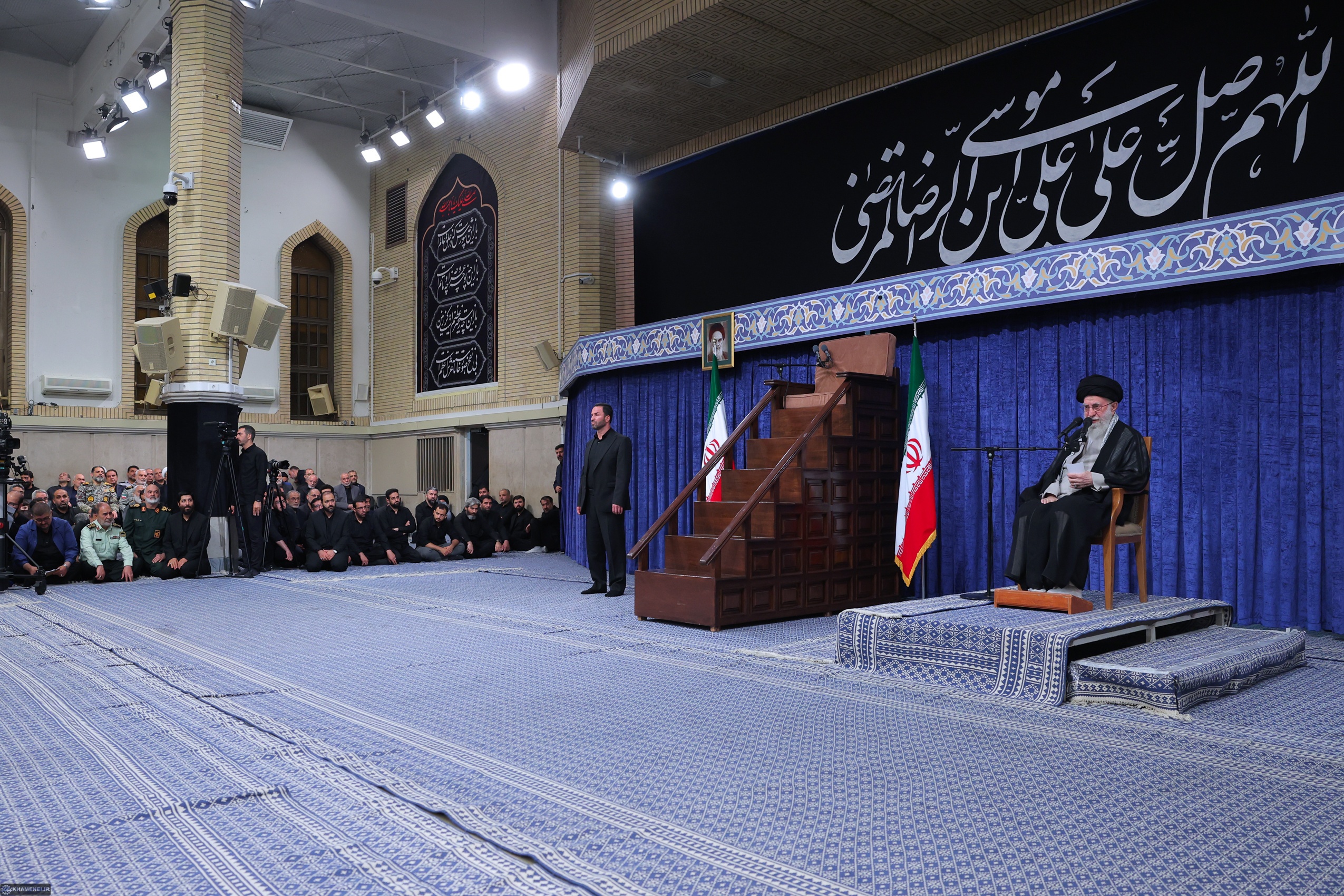 اتحاد مردم، مسئولان و نیرو‌های مسلح نباید خدشه دار شود