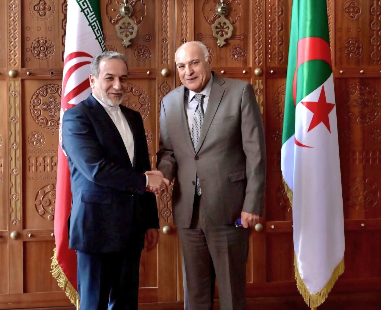 پیام تبریک عراقچی به همتای الجزایری