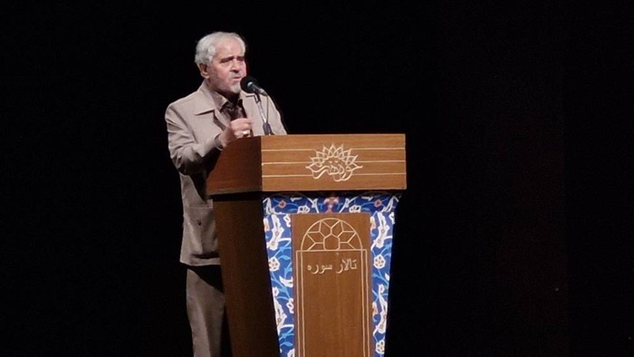 رونمایی از مجموعه شعر «من از کودکی» علی انسانی در حوزه هنری برگزار شد. رونمایی از مجموعه شعر «من از کودکی» علی انسانی در حوزه هنری برگزار شد.