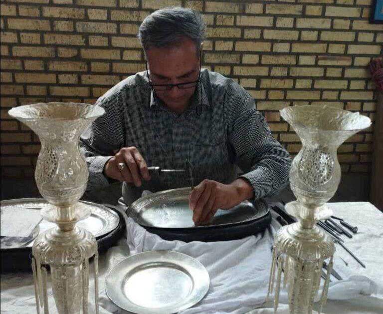 ظرفیت تولید صنایع دستی استان نیازمند راهاندازی پیشرانهای فروش و صادرات است ظرفیت تولید صنایع دستی استان نیازمند راهاندازی پیشرانهای فروش و صادرات است