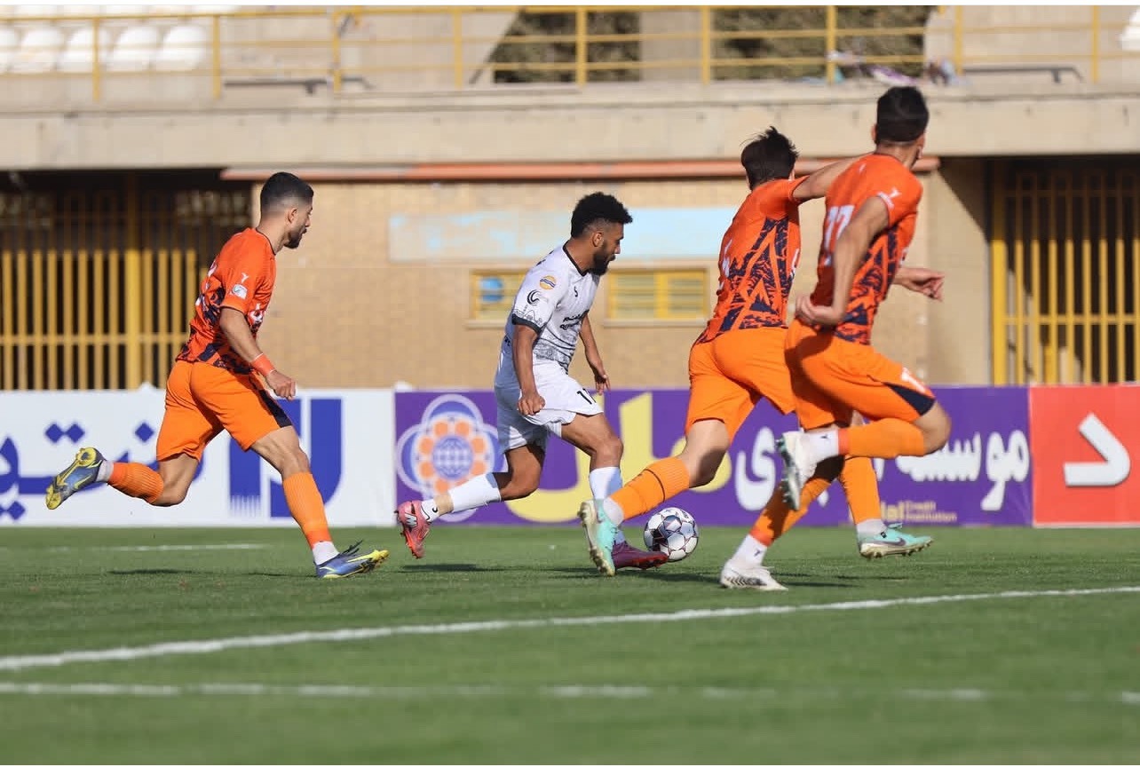 تساوی تیم فوتبال شناور سازی قشم مقابل مس سونگون تساوی تیم فوتبال شناور سازی قشم مقابل مس سونگون