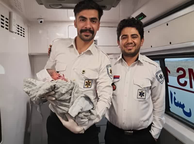 تولد نوزاد در آمبولانس زنجان