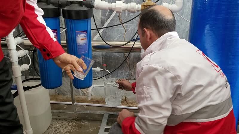 آب سالم با همت نذر خدمت ۸ هلال‌احمر زنجان به چم‌گرداب لرستان رسید