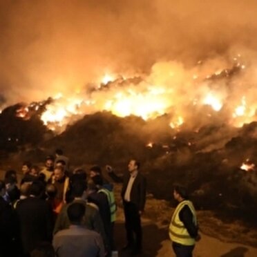 بازدید استاندار خوزستان از روند مهار آتش در شرکت جلگه دز دزفول