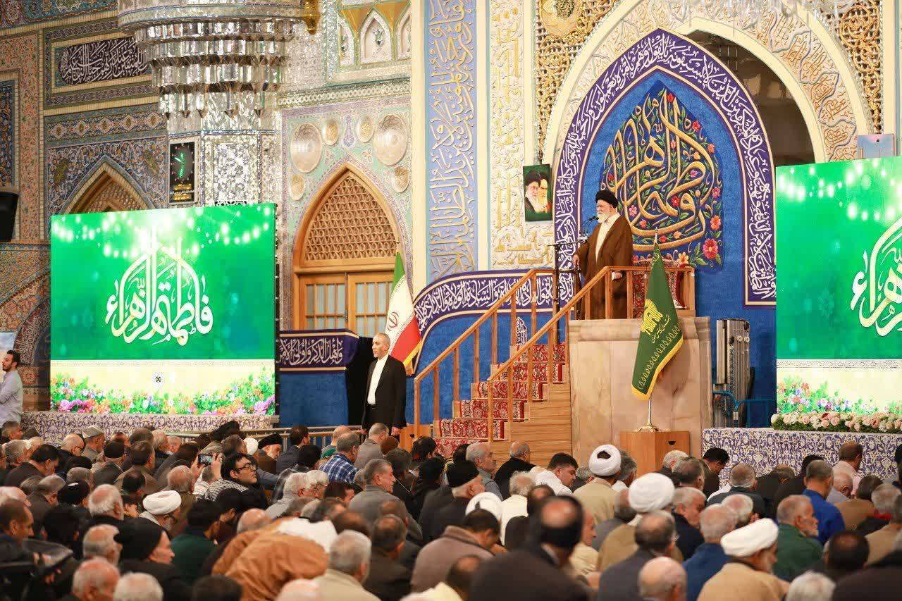 فشار اصلی دشمن، تغییر هویت دینی و فرهنگی ملت ایران است فشار اصلی دشمن، تغییر هویت دینی و فرهنگی ملت ایران است