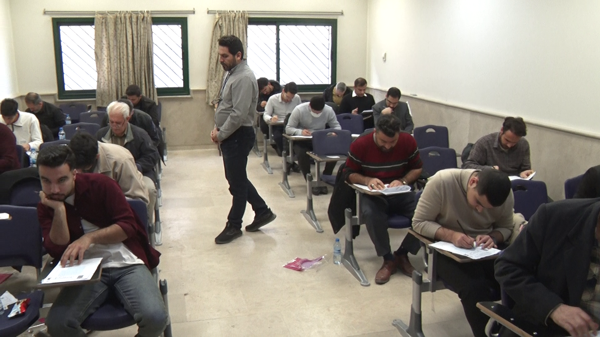 بیش از ۱۶۰۰ نفر برای ورود به عرصه وکالت آزمون دادند