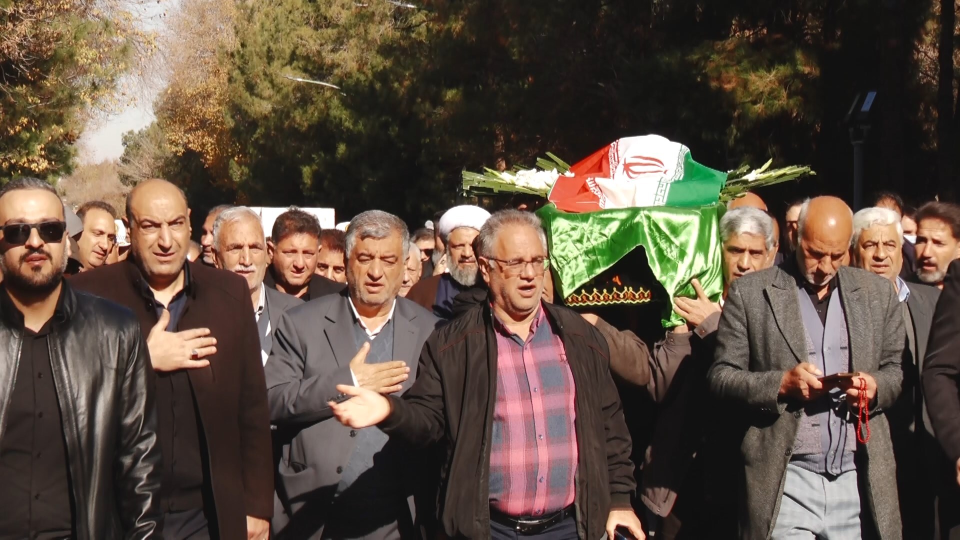 تشییع پیکر مادر شهیدان محمدی در اصفهان