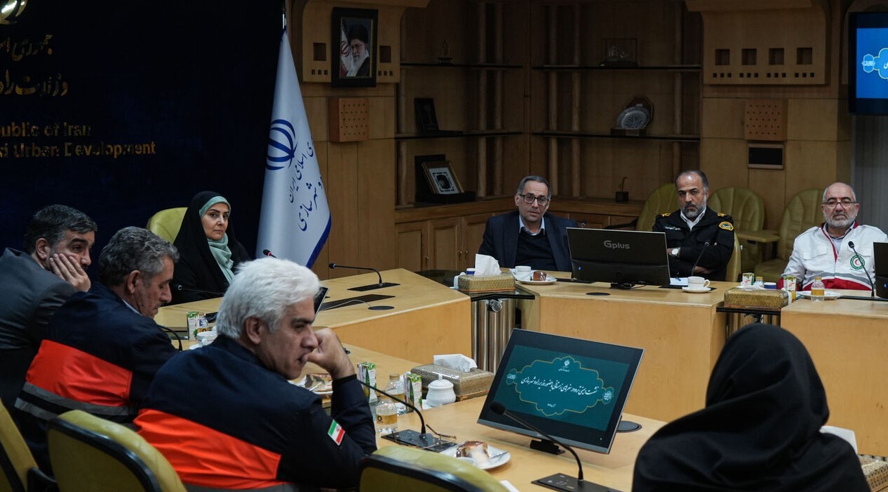 نشست اضطراری وزیر راه در پی هشدار قرمز بارشهای سنگین در چهار استان نشست اضطراری وزیر راه در پی هشدار قرمز بارشهای سنگین در چهار استان