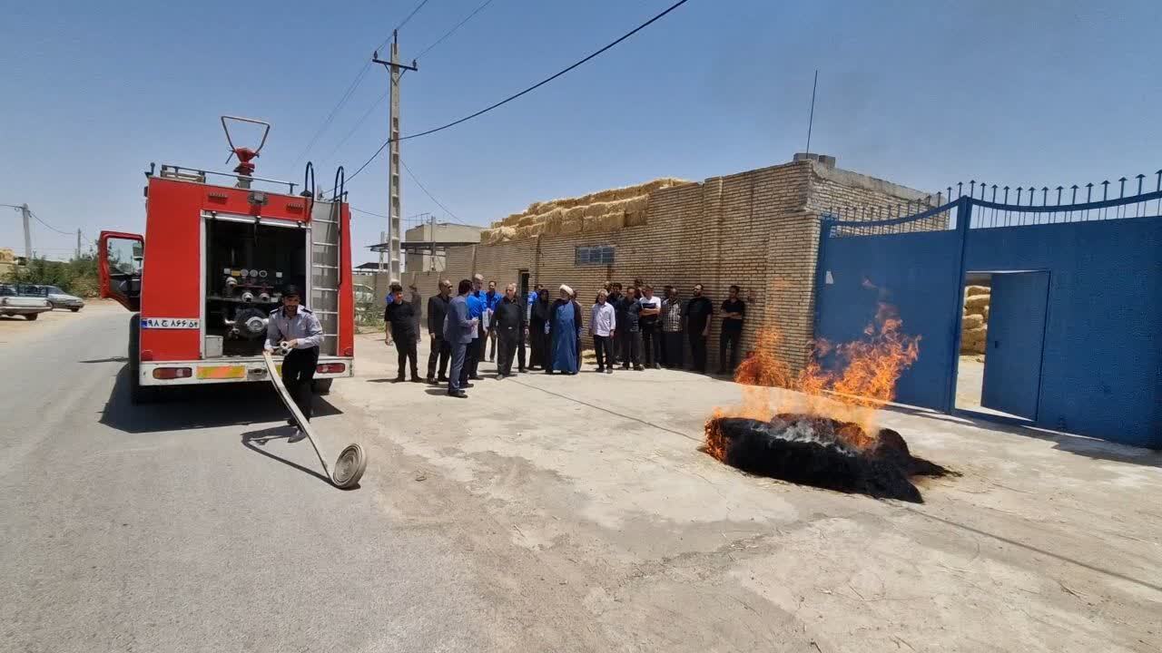برگزاری نخستین رزمایش اطفای حریق در مجتمع دامداری زارچ برگزاری نخستین رزمایش اطفای حریق در مجتمع دامداری زارچ
