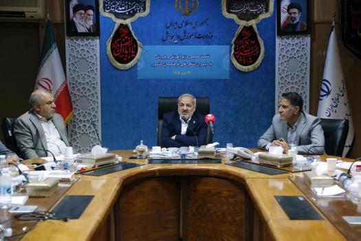 آغاز بازنگری ۹۵۰ عنوان کتاب درسی در قالب برنامه های تحولی